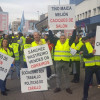 Protesta dos traballadores de ENCE ante o Museo do Mar de Vigo durante un mitin Pedro Sánchez