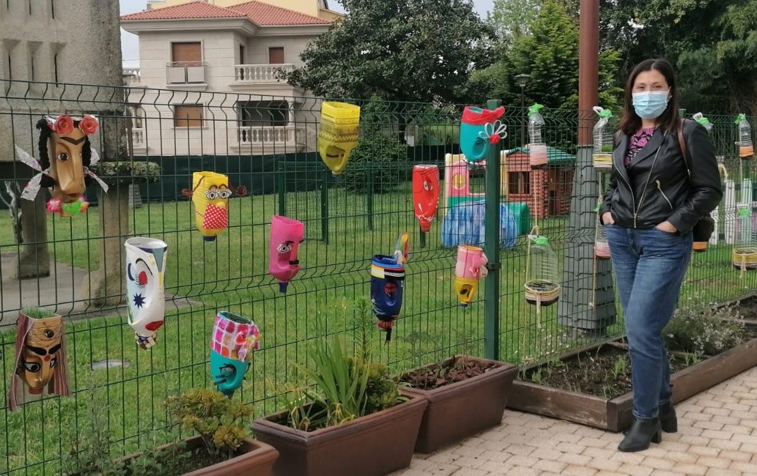 Los niños de hacen jardines colgantes material reciclado para celebrar el Día de la - Pontevedra Viva