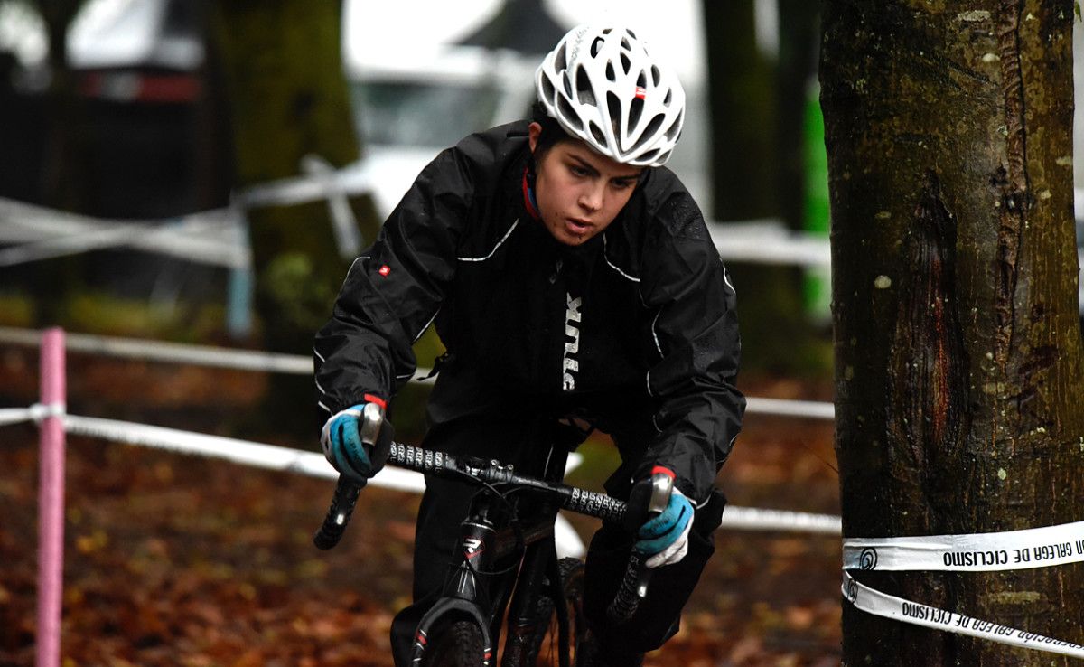 Irene Trabazo, durante la Copa Galicia de ciclocross en Marín