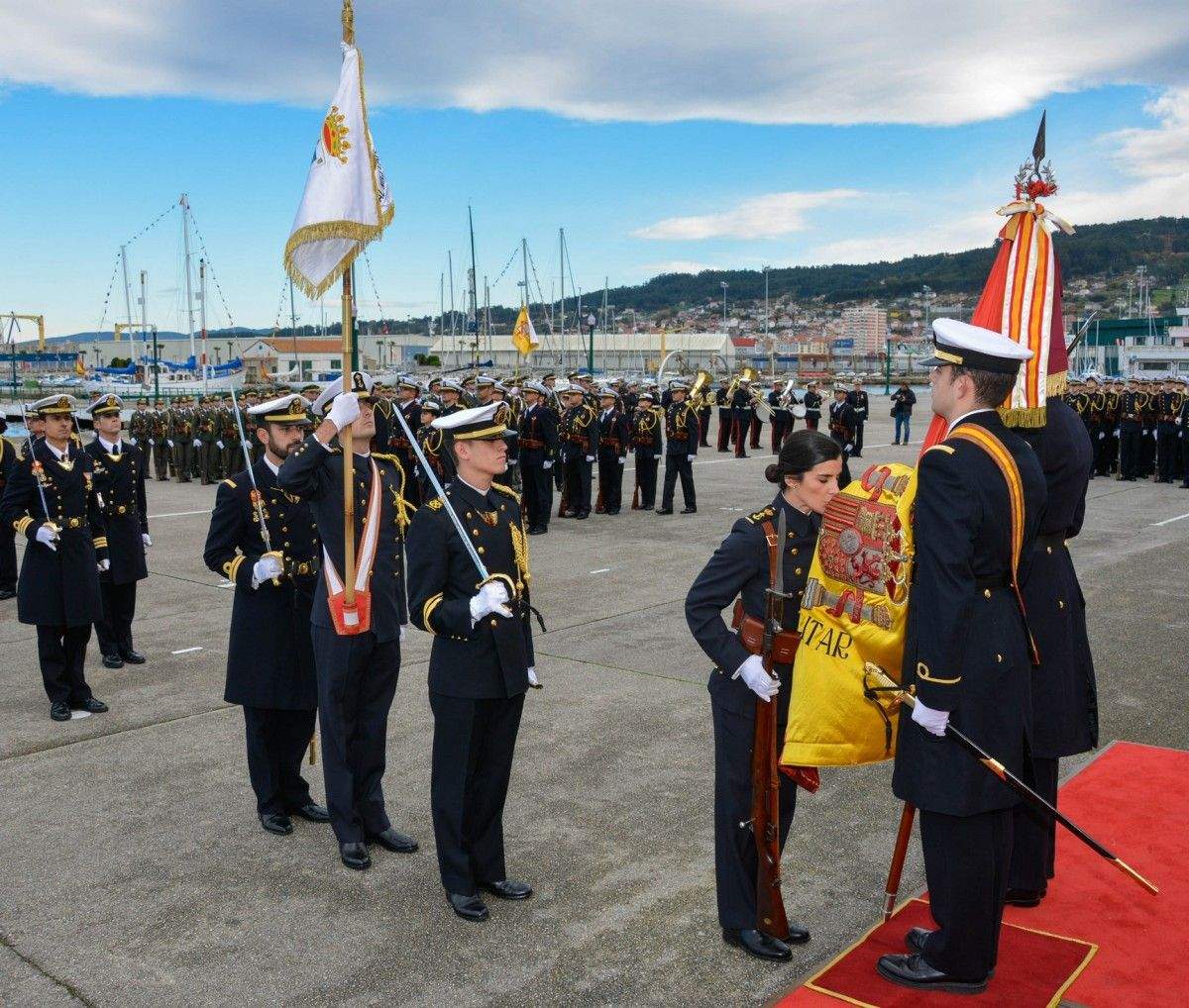 Jura de bandera en la Escuela Naval de Marín