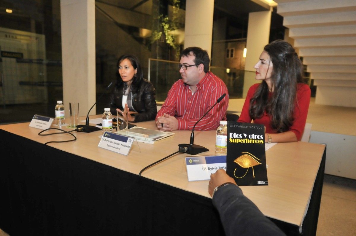 Presentación del libro 'Dios y otros superhéroes' de Alexander Vórtice (archivo)