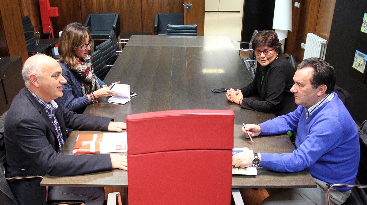 Reunión entre PSdeG-PSOE e BNG para negociar o orzamento de 2017