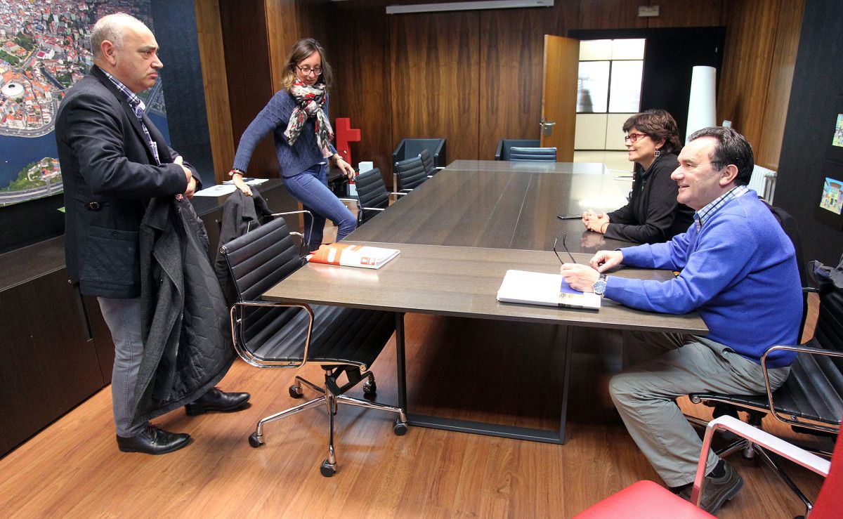 Reunión entre PSdeG-PSOE e BNG para negociar o orzamento de 2017