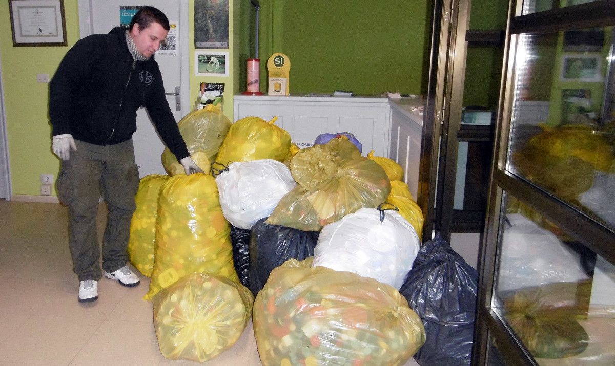 Tapones recogidos en Sanxenxo para la niña Nahir