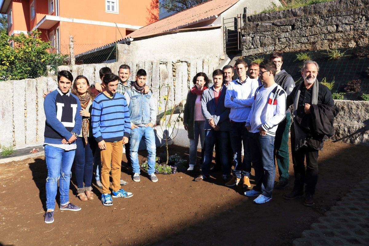 Inauguración do xardín que rodea o composteiro comunitario de Barro