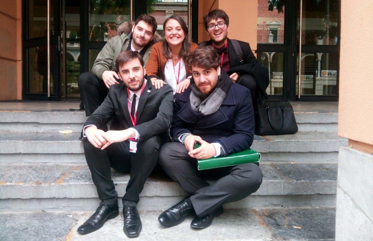 Los dos equipos gallegos que participaron en el torneo de debate universitario de Murcia