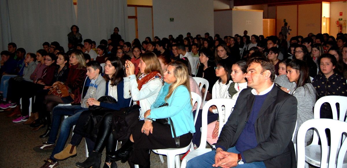 Escolares de Barro y Meaño durante la charla sobre letras sexistas