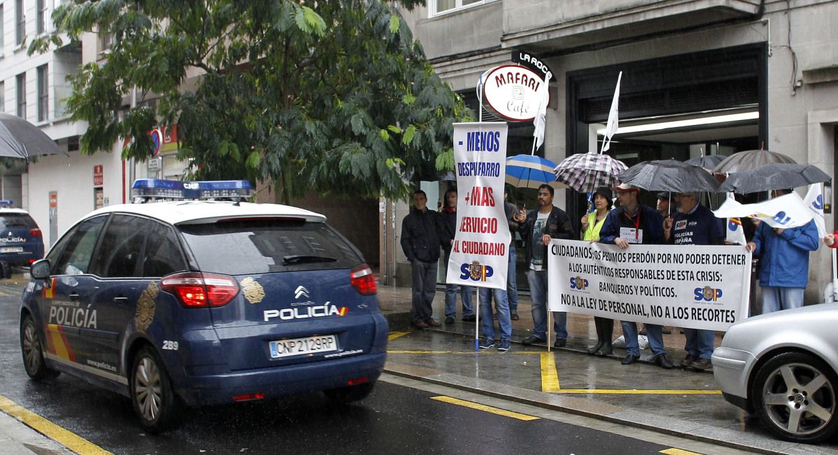Protesta del SUP ante la Comisaría de Pontevedra