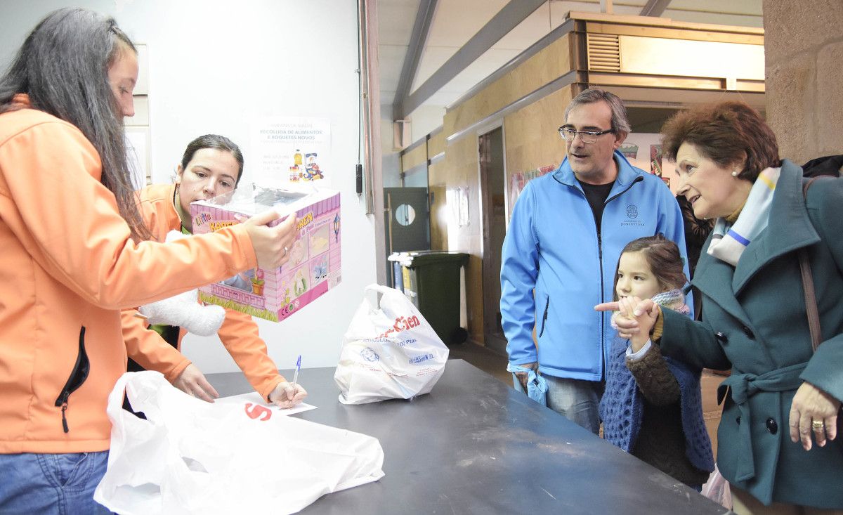 Amigos de Galicia recoge alimentos en la Sétima Feira