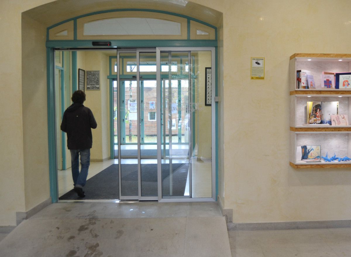 Portas automáticas na Facultade de Belas Artes
