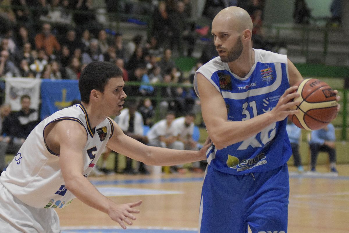 Andrés Miso, en el partido entre Marín Peixe Galego y Unión Financiera Oviedo en A Raña
