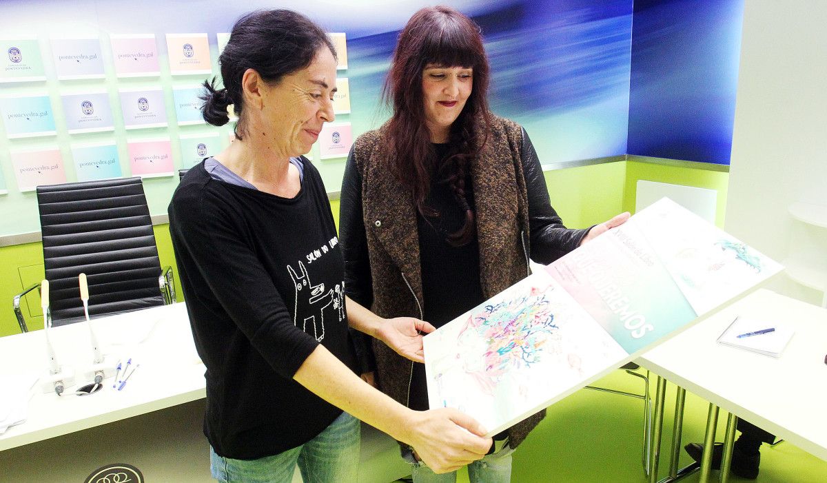 A concelleira Anxos Riveiro e Alba Blanco autora do cartaz do Salón do Libro A concelleira Anxos Riveiro e Alba Blanco autora do cartaz do Salón do Libro