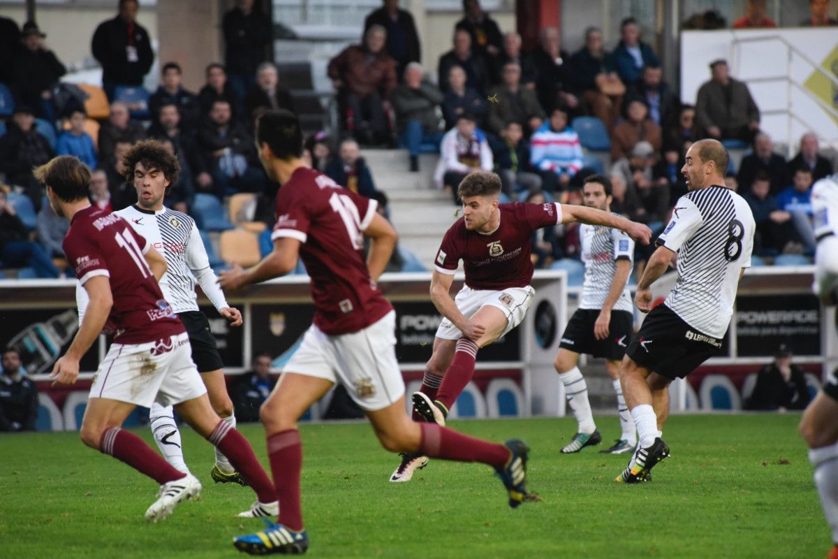 Partido entre Pontevedra e Caudal Deportivo en Pasarón