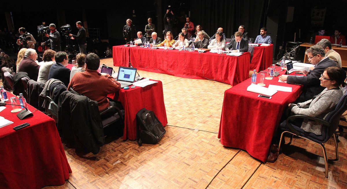 Pleno da corporación municipal de Pontevedra no Teatro Principal