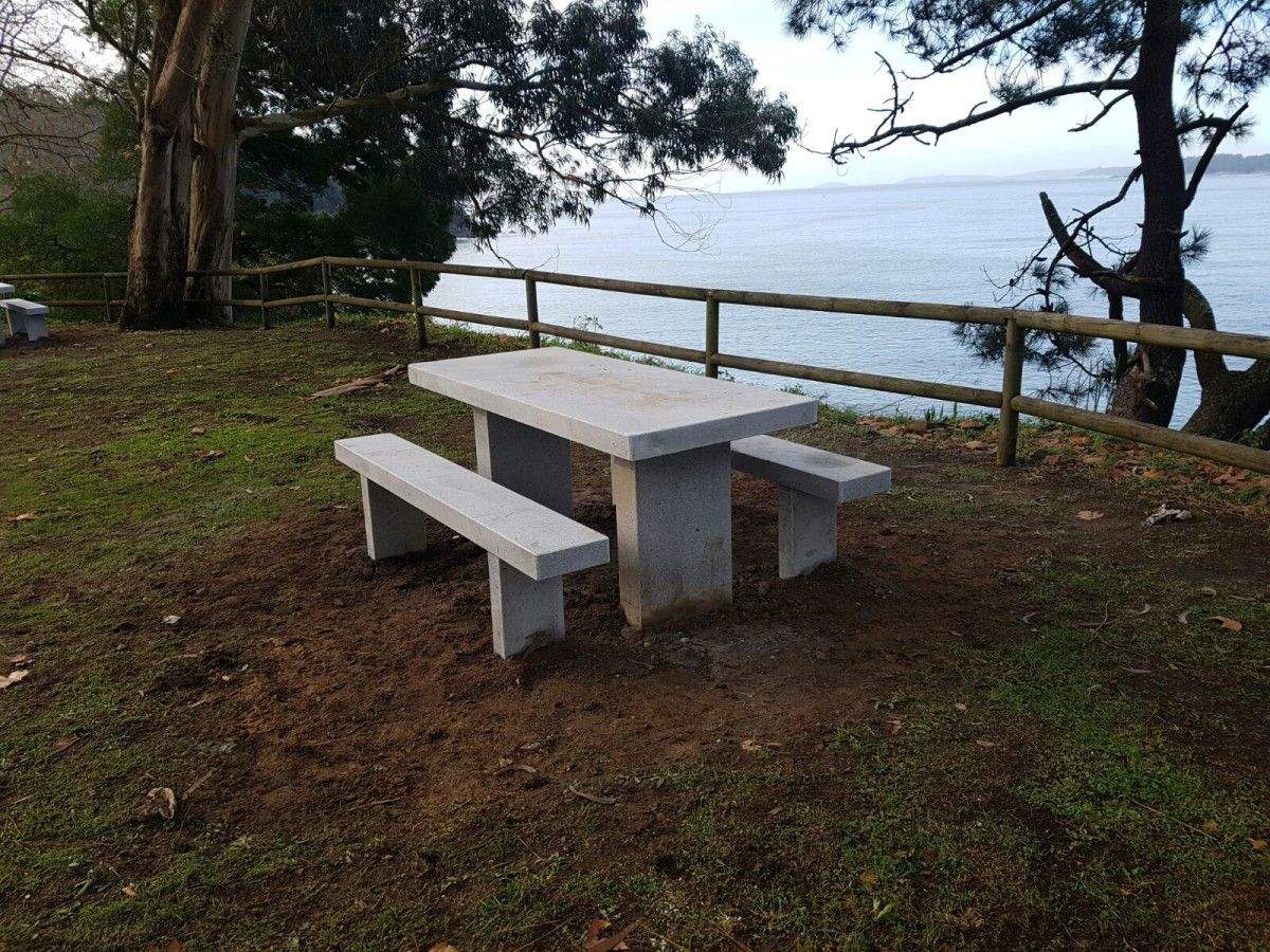 Nuevas mesas de piedra en Mogor