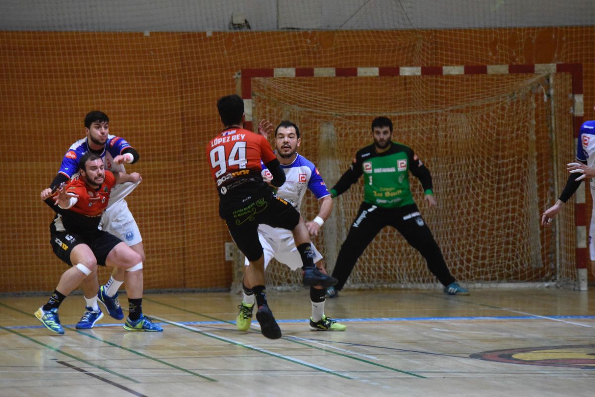 Partido entre Cisne e Atlético Novás no Memorial Manuel Luaces