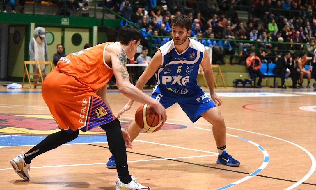 Partido de liga entre Peixe Galego y Leyma Coruña en A Raña
