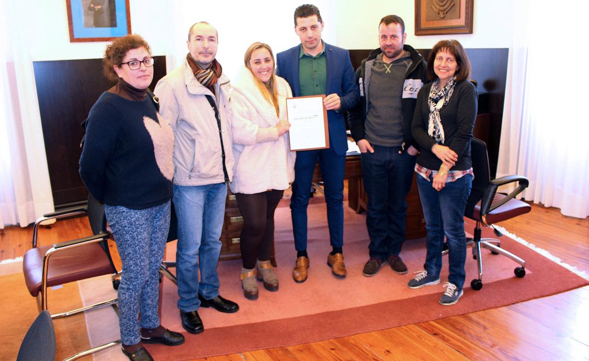 Entrega do diploma á gañadora do Caldelas Tapas Quentes