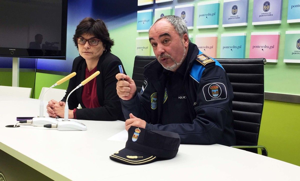 Carme da Silva e o intendente da Policía Local, Daniel Macenlle