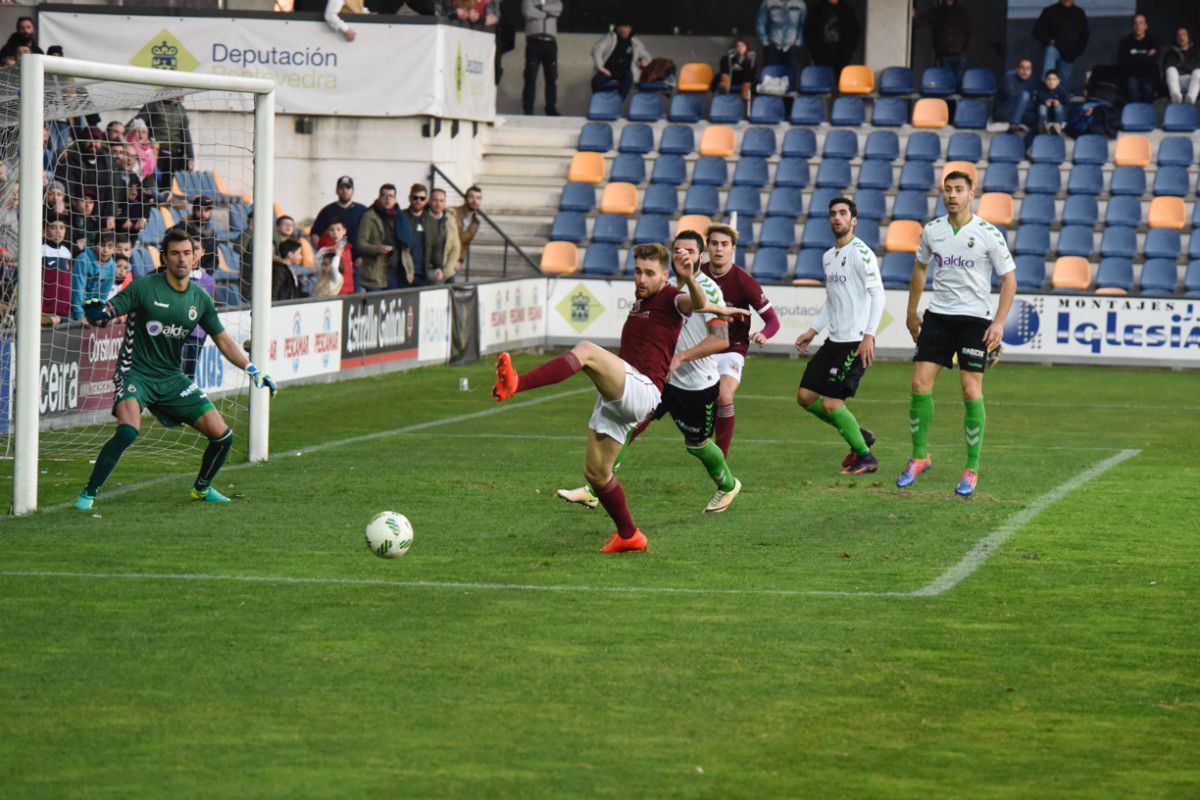 Partido entre Pontevedra e Real Racing en Pasarón