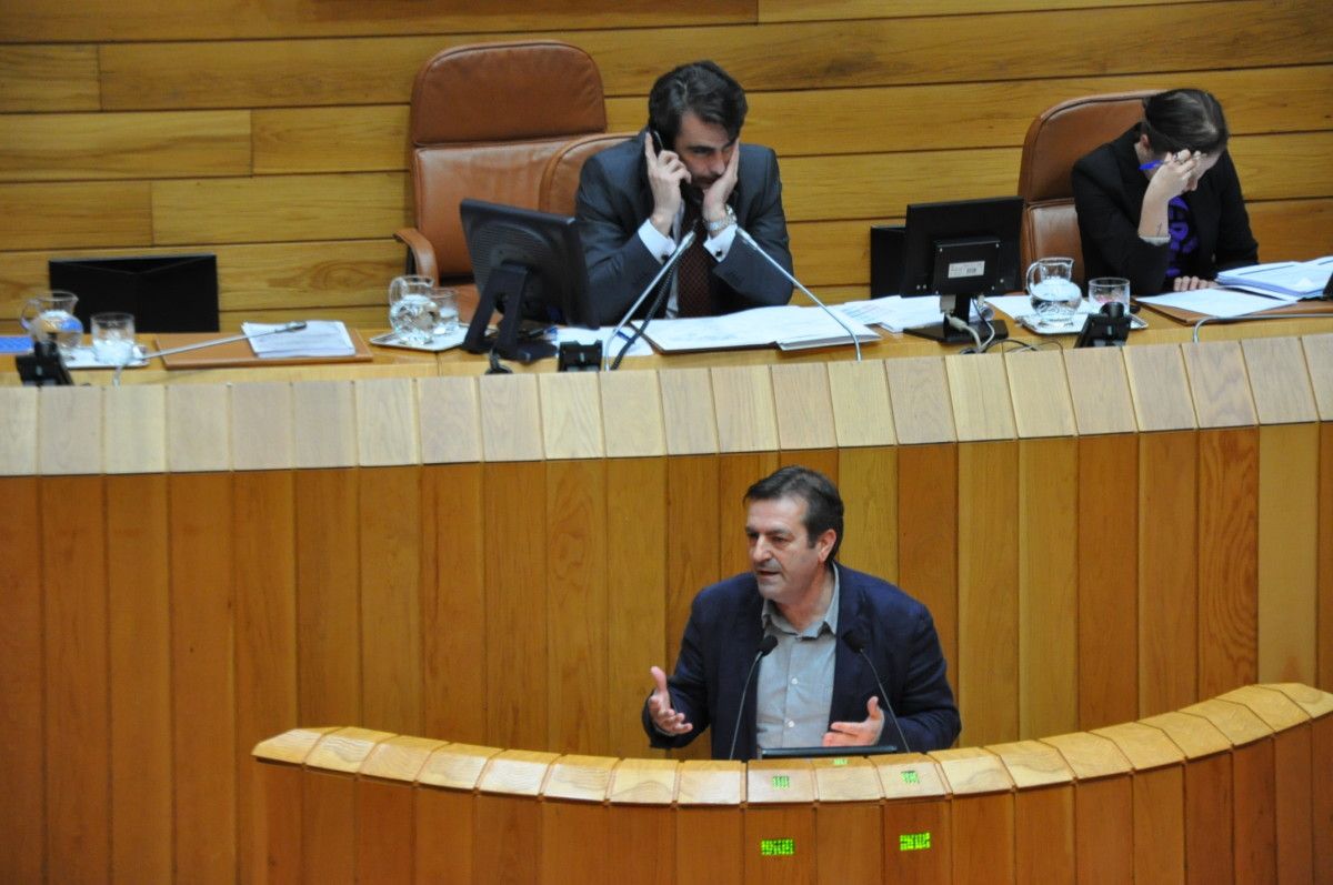 Luis Bará en la tribuna del Parlamento de Galicia