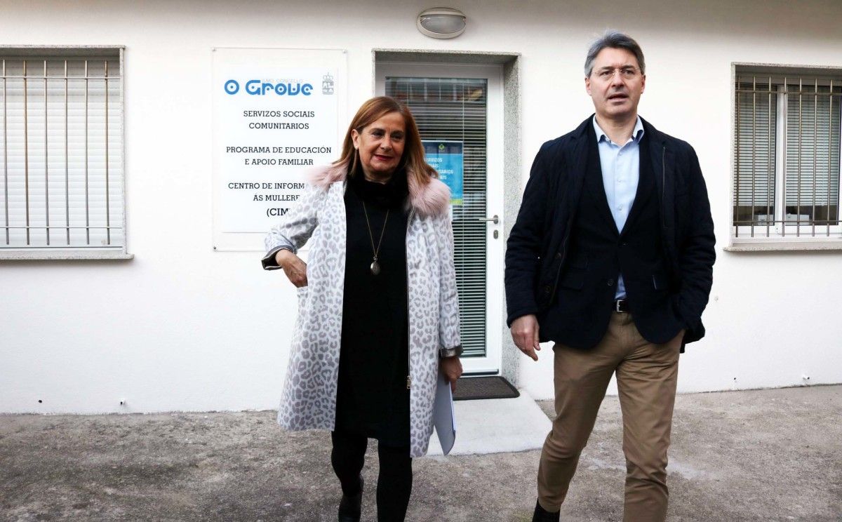 Carmela Silva e José Cacabelos, diante do CIM do Grove