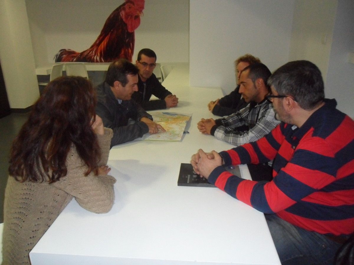 Reunión de Luis Bará con vecinos y comerciantes de Loureiro Crespo y A Parda