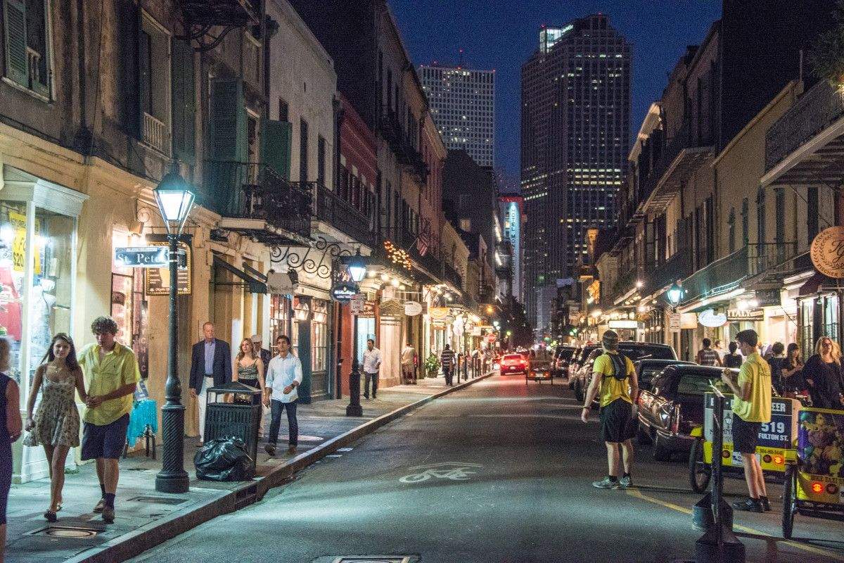 Unha das rúas máis céntricas de Nova Orleans