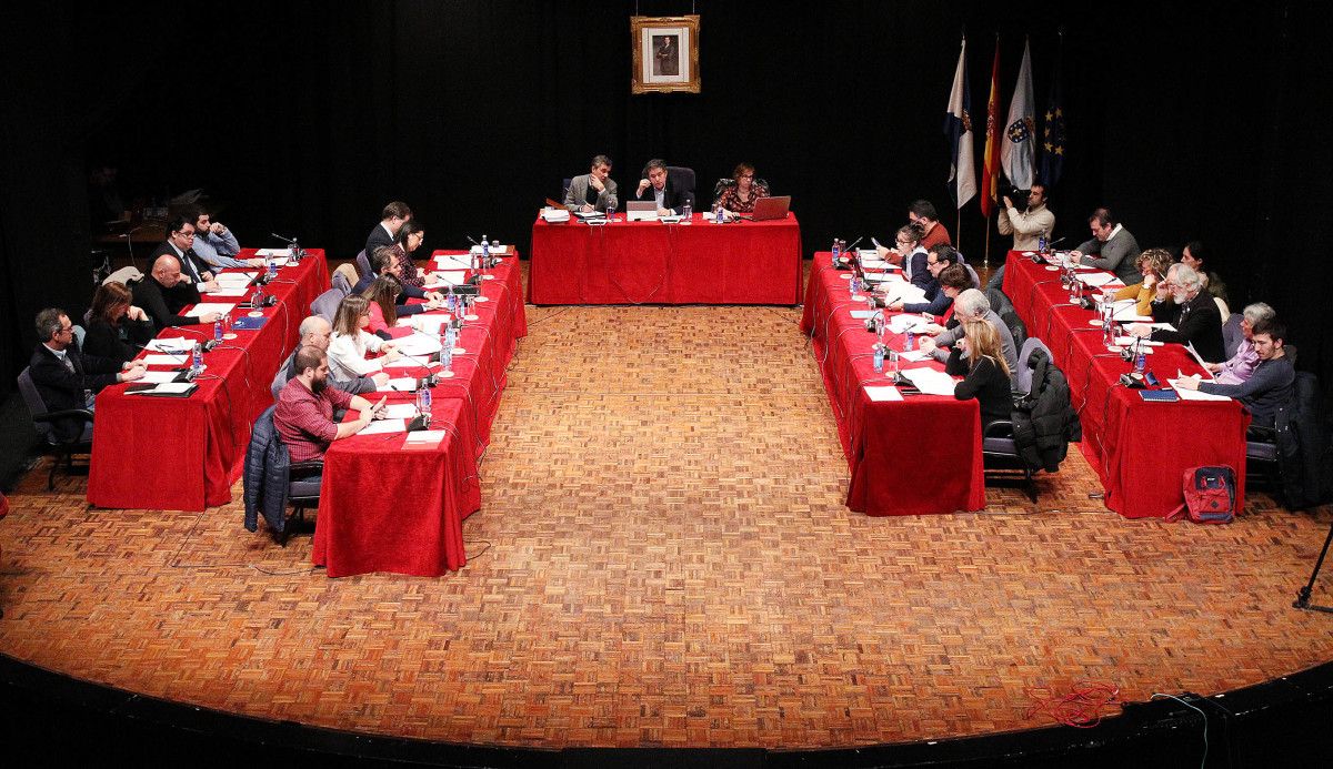Pleno municipal no Teatro Principal de Pontevedra