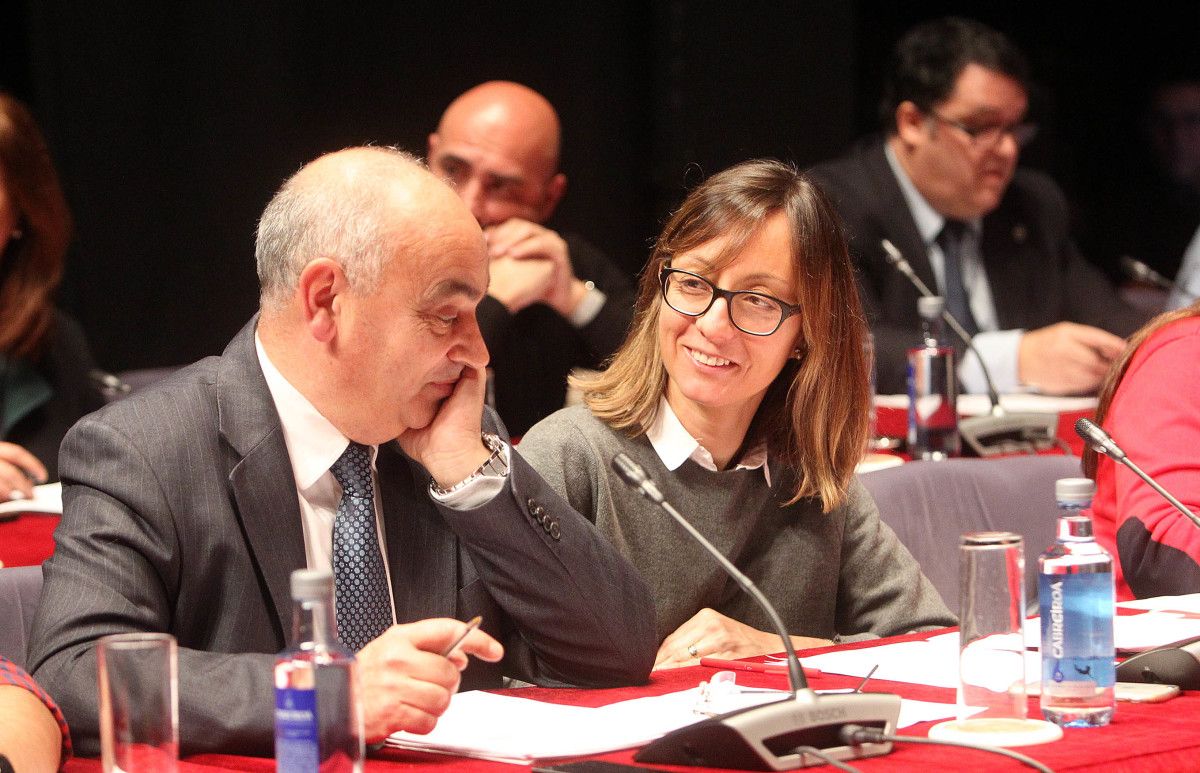 Agustín Fernández y Paloma Castro, en el pleno municipal