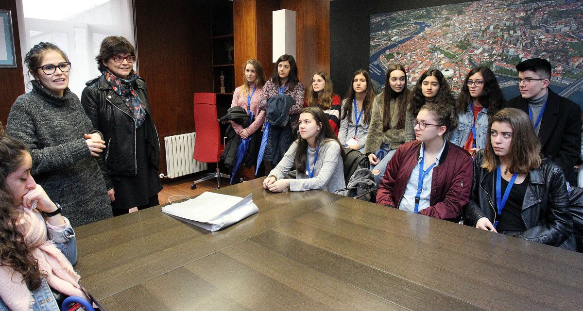 Recepción en el Concello a los alumnos que participan en el proyecto YES!