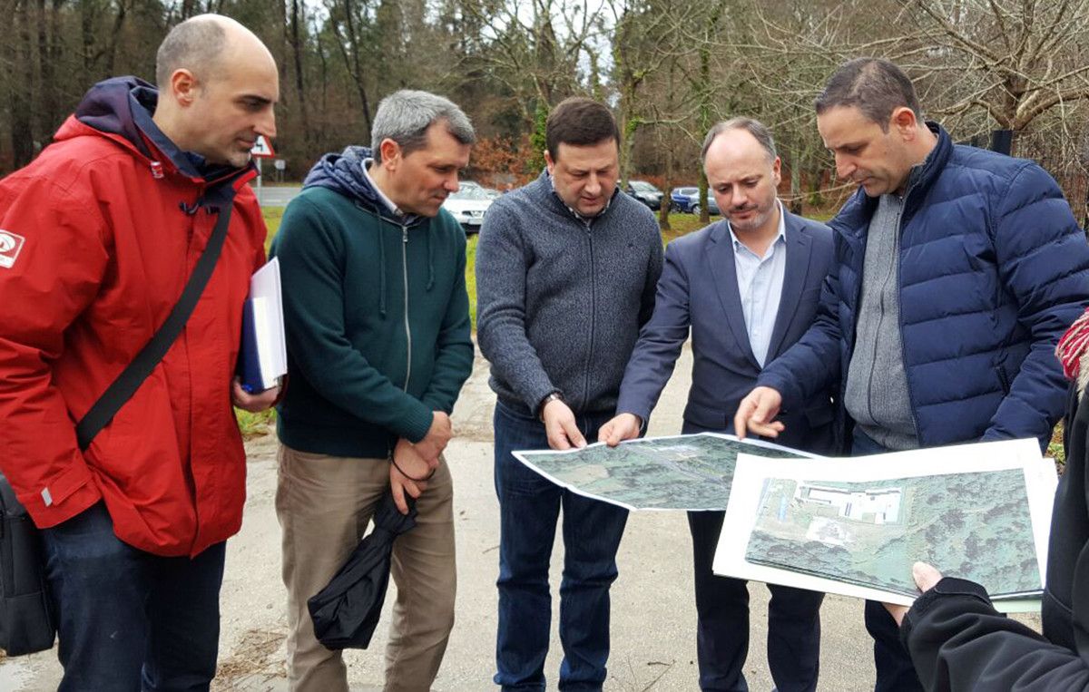 Visita ás obras de conexión do Centro de día de Cuntis á rede de sumidoiros