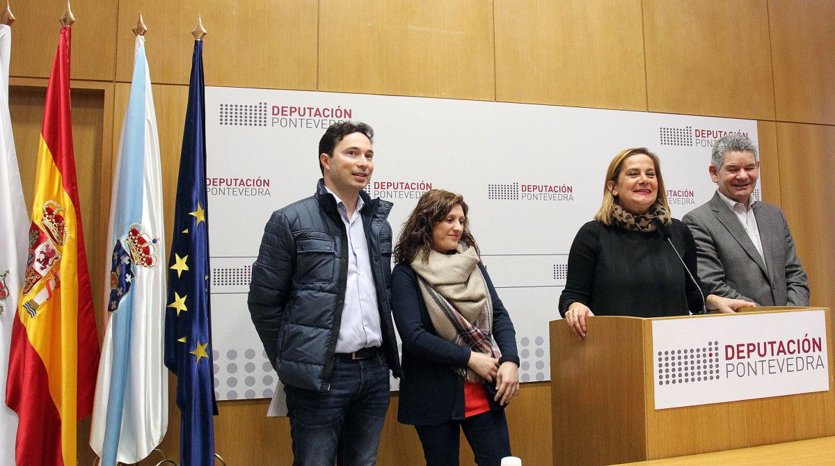 Carmela Silva na rolda de prensa xunto a Fatima Abal, José Ramón Aba e Santos Héctor Carmela Silva na rolda de prensa xunto a Fatima Abal, José Ramón Aba e Santos Héctor