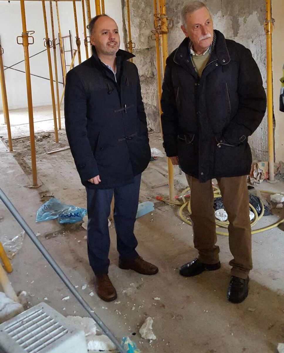 David Regades y Julio Sayáns visitan la remodelación de la Casa da Chanciña
