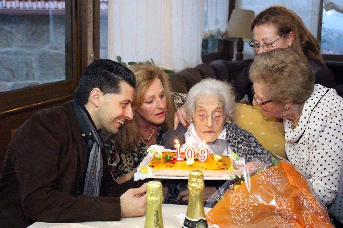 Alsina Tomé celebrando su 109 cumpleaños