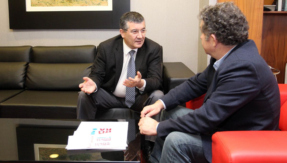 Rafael López, jefe del servicio de Oncología del CHUS con el alcalde de Pontevedra