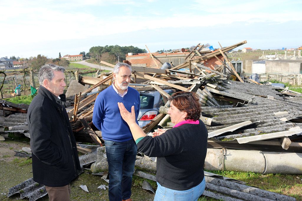 Cores Tourís e José Luis Pérez visitan os danos do temporal en Meis