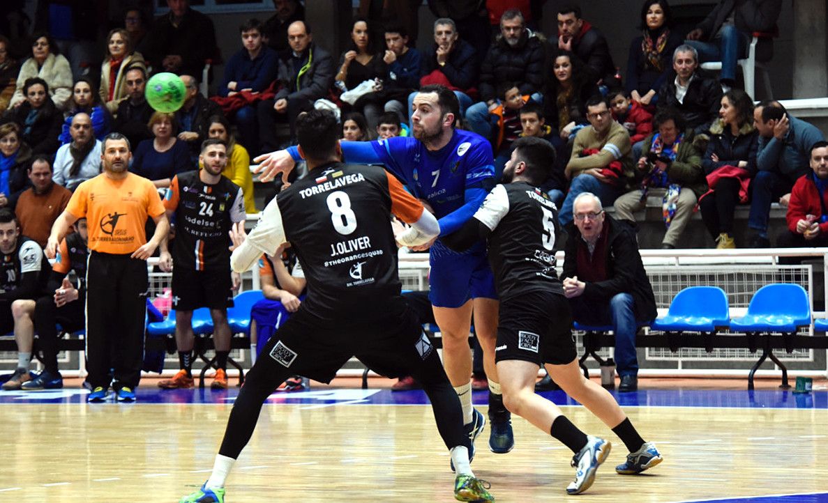 Partido entre Teucro y Torrelavega en el Municipal