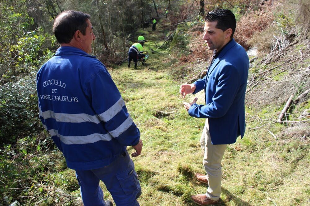 Andrés Diaz, con persoal municipal