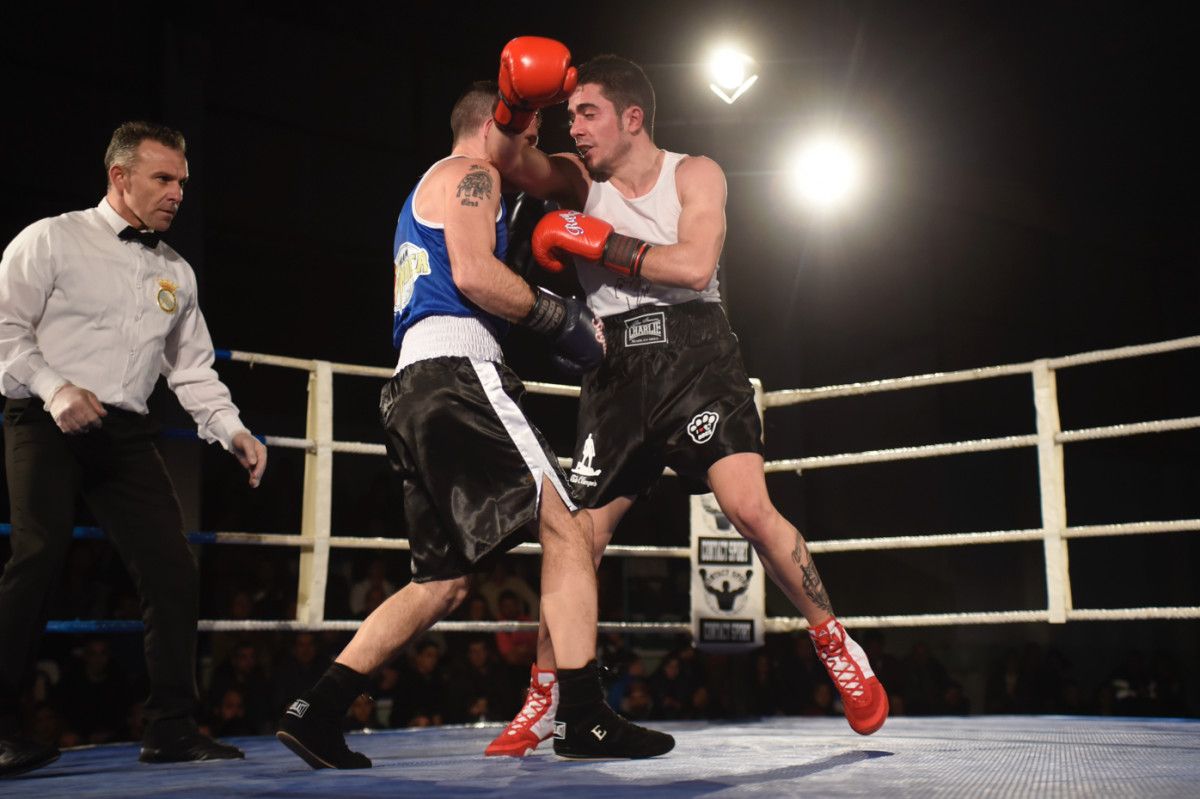 Velada de boxeo en el pabellón de A Cañota