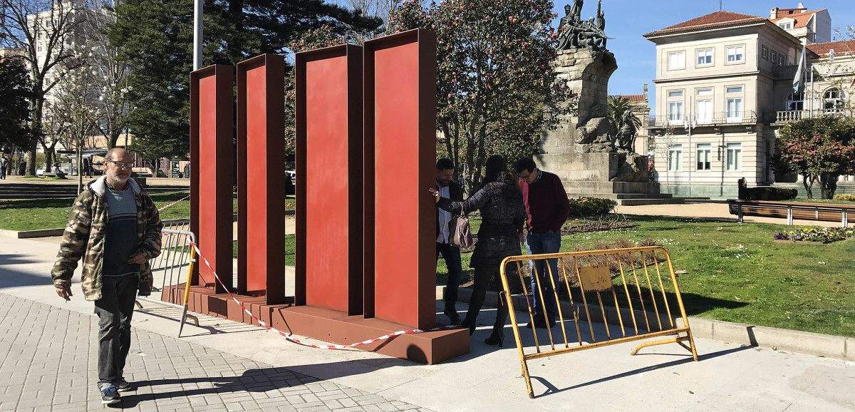 Paneis de información turística na Praza de España