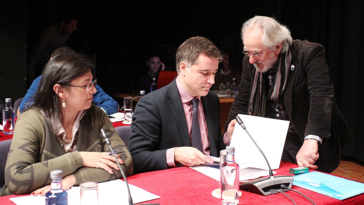 Moreira y Aurora Cañizares, junto a Vicente Legísima en el pleno