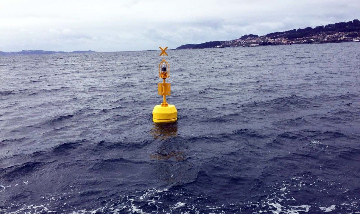 Baliza do emisario submarino na ría