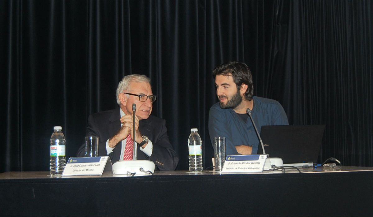 El director del Museo, Carlos Valle, y Eduardo Méndez, arqueólogo del Instituto de Estudos Miñoraos