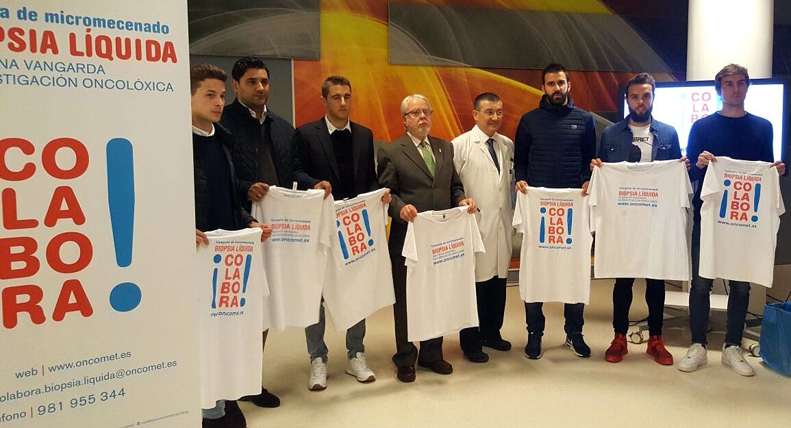 Roberto Feáns (segundo pola esquerda) na presentación do apoio do fútbol galego á campaña sobre a biopsia líquida