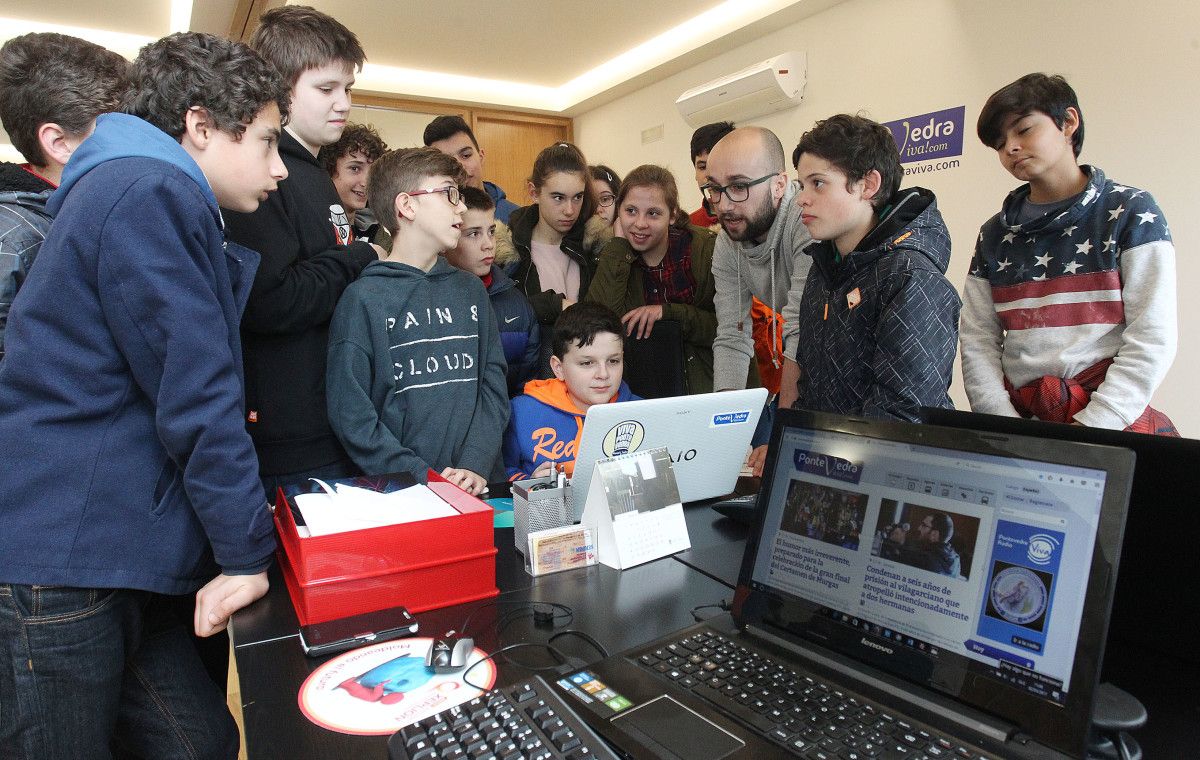Visita de estudantes do IES Torrente Ballester a PontevedraViva