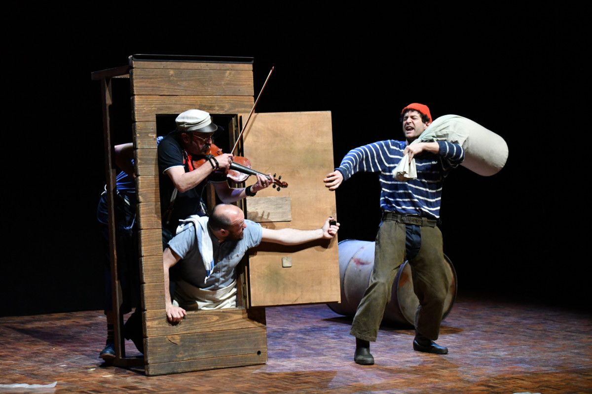 Representación de "Moby Dick" de Gorakada Teatro en Pontevedra