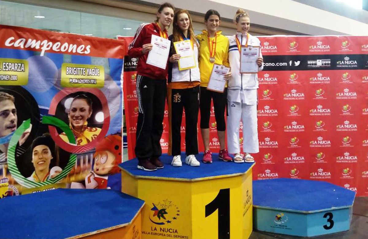 Arlet Ortiz no podio do Campionato de España Sub-21 de taekwondo