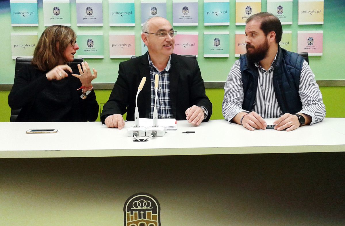 Os concelleiros socialistas: Paloma Castro, Tino Fernández e Iván Puentes