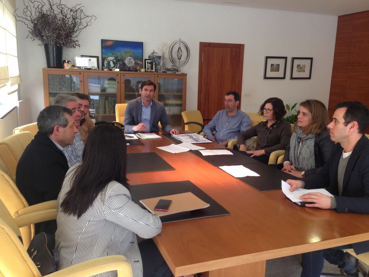 Reunión entre o goberno local de Sanxenxo e os veciños de Luis Rocafort